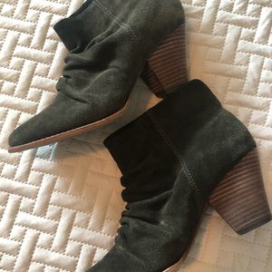 Splendid brand Olive green suede booties